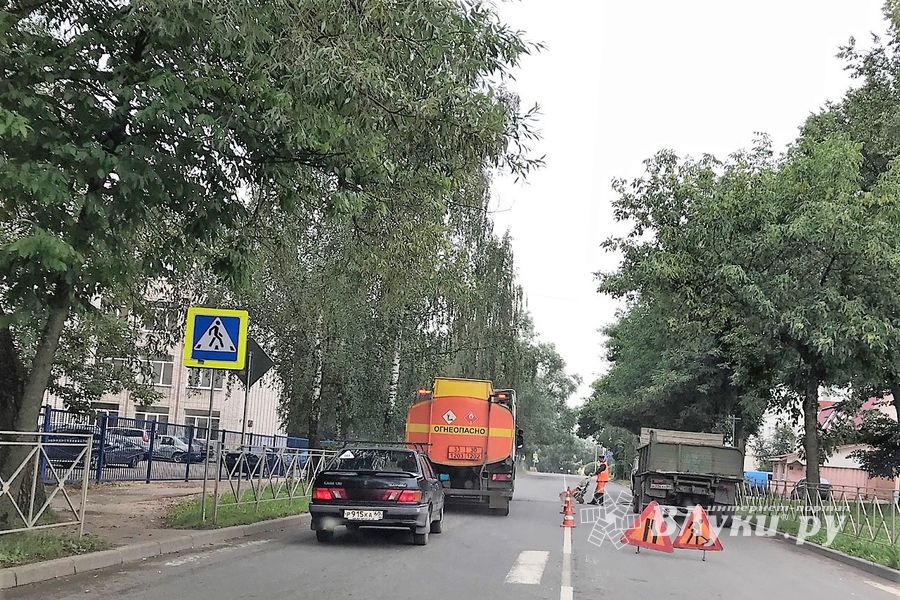 На Гастелло убирают старых «лежачих полицейских» (ФОТО)