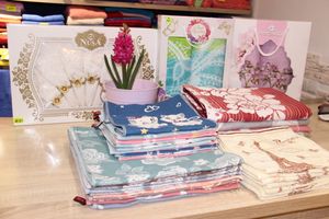 Кот Барон приготовил подарки для женщин