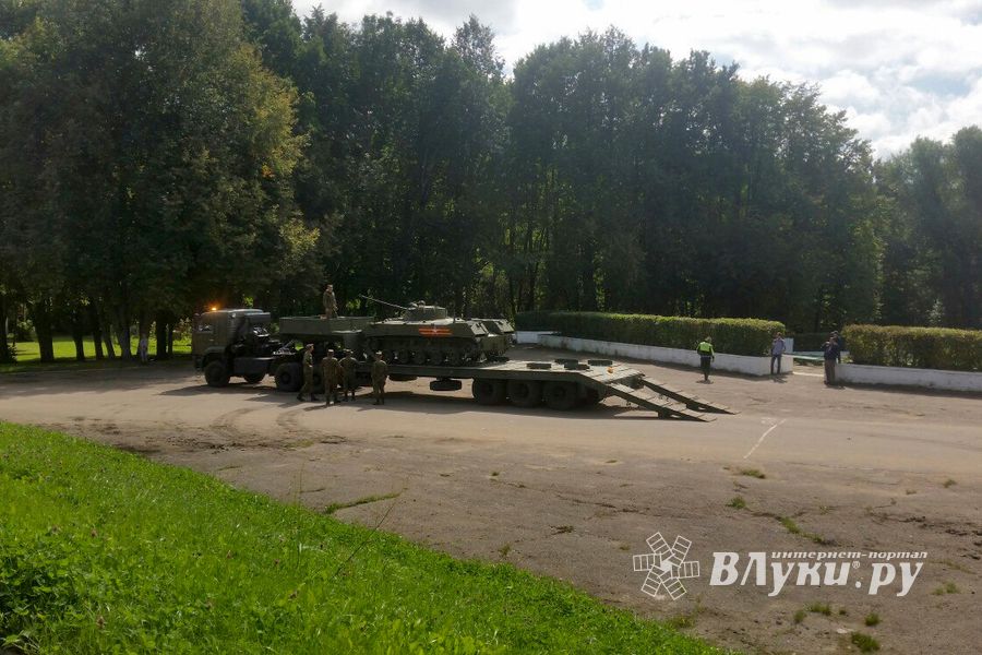 Танк Т-90 в Великих Луках (ФОТО)