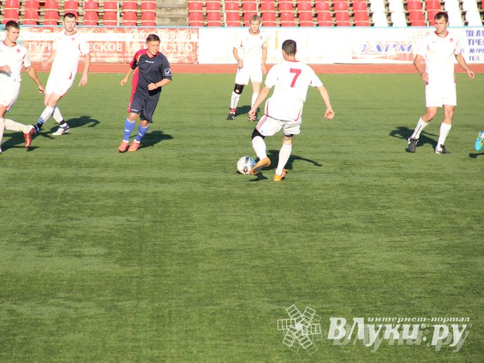 В Великих Луках команда «КПРФ» обыграла команду «Спартака» (фото)