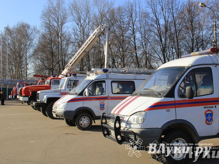 В центре Великих Лук спасатели продемонстрировали свою технику (ФОТО)