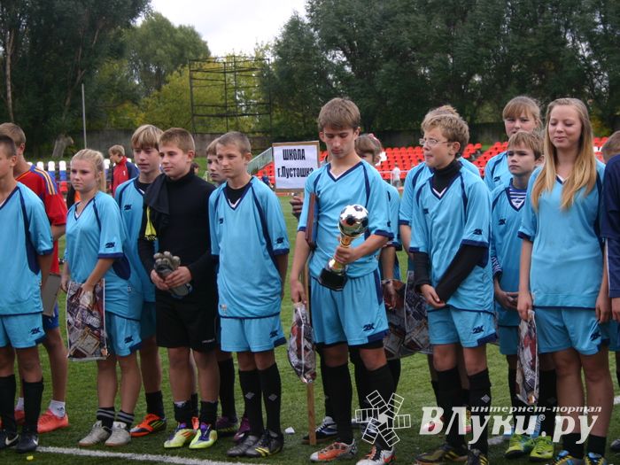 Награждение победителуй турнира по футболу памяти М.Ф. Хренова 