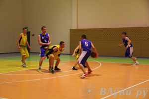 В Великих Луках проходят игры Чемпионата АСБ (фото)