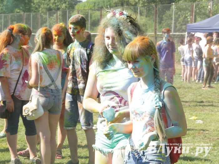 Яркие эмоции «ColorFest» в Великих Луках (ФОТО)