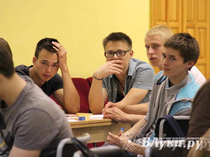 В Великих Луках прошла финальная игра «Что? Где? Когда?» (фото)