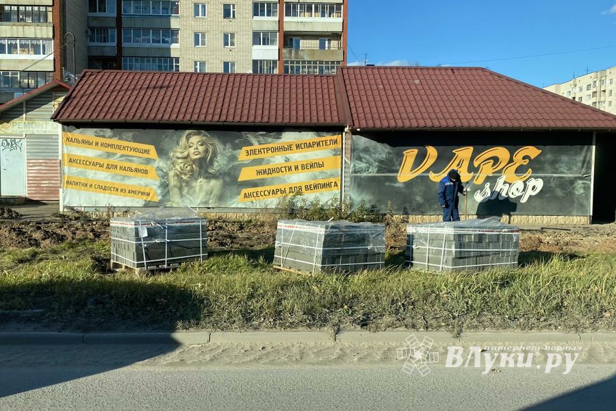 На улице Гражданской ремонтируют тротуар (ФОТО)