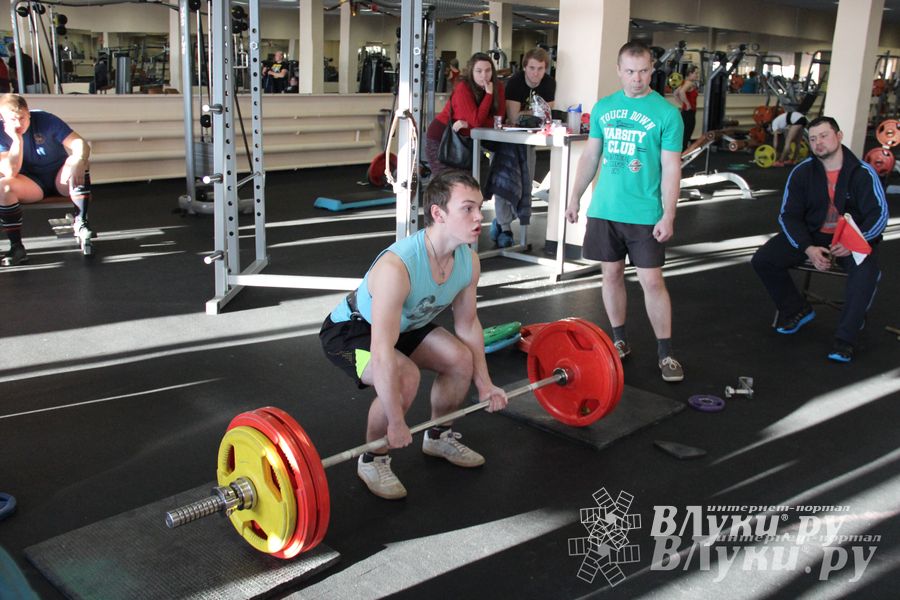 Соревнования по пауэрлифтингу прошли в Великих Луках (фото)