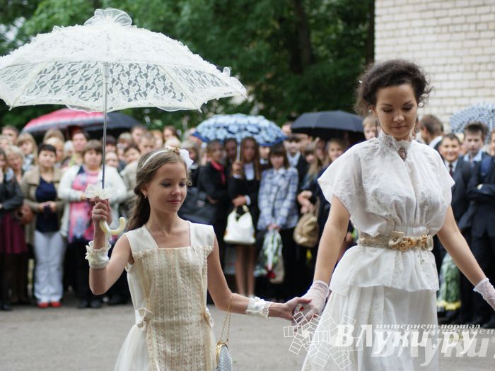 Школы города отметили 1 сентября (фото)