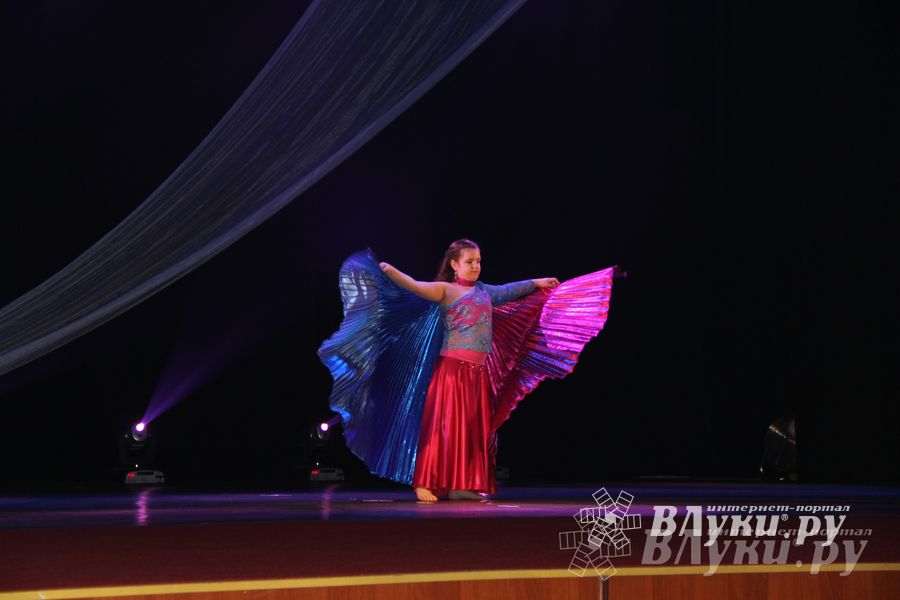 В ДК ЛК прошел музыкально-танцевальный спектакль «Босиком по млечному пути» (фото)