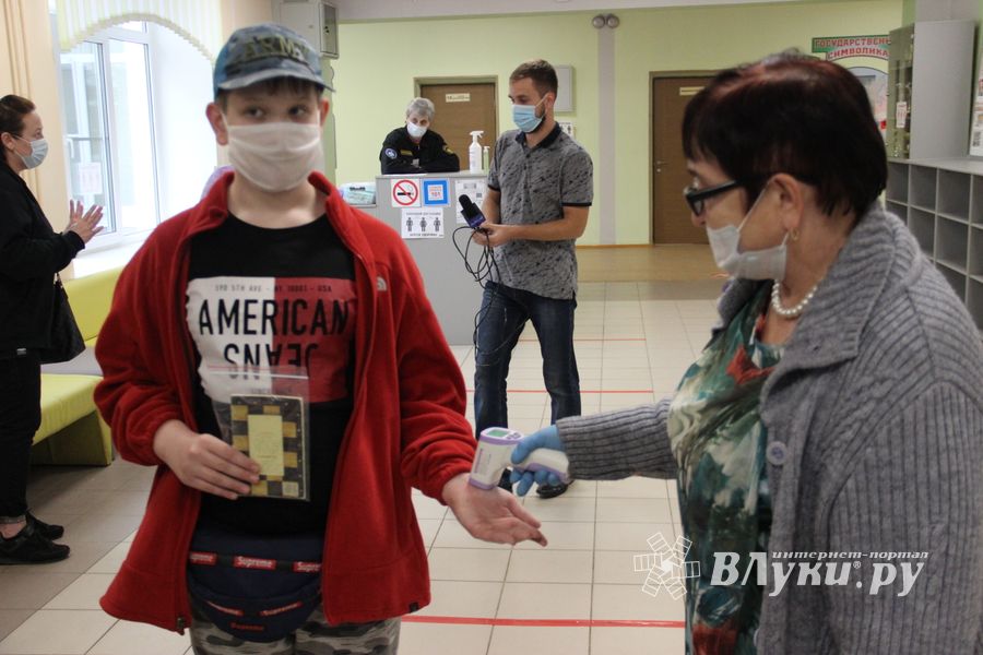 Великолукские школы готовы к атаке COVID-19