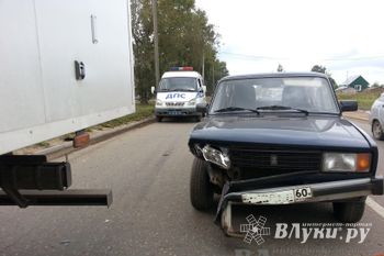 ДТП на Дружбе: фура и «четверка» (ФОТО)