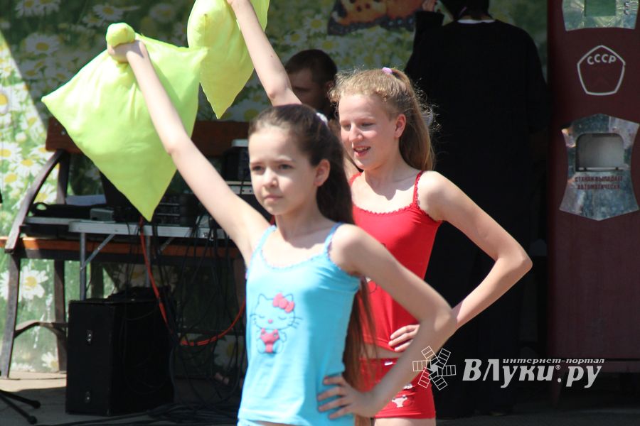 В городском парке Великих Лук прошёл День мороженого