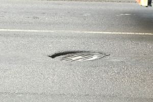 Великие Луки проваливаются в люки (ФОТО)