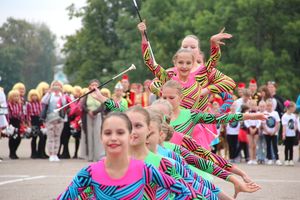 В Великих Луках проходит ​Международный фестиваль-конкурс среди мажореток и барабанщиц (ФОТО)