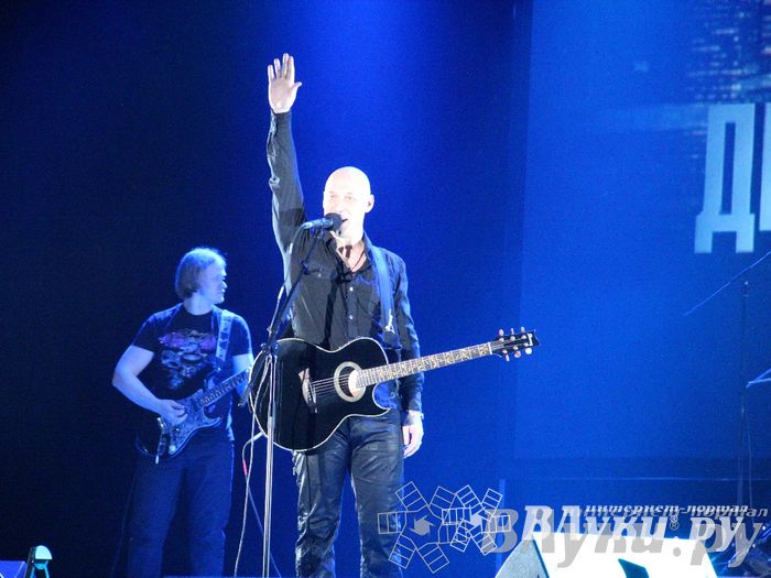 В Великих Луках состоялся концерт Дениса Майданова