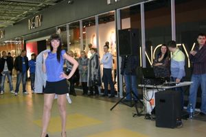 Торговый центр «Апельсин» поздравил прекрасных дам с праздником весны