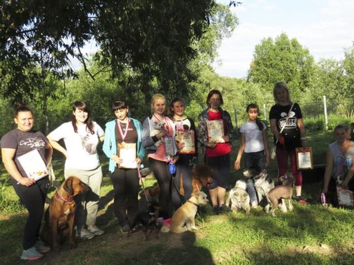 В Великих Луках прошли спортивные соревнования среди собаководов (ФОТО)
