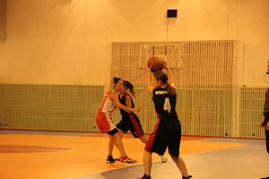 Великолукские баскетболистки борются за Кубок города (ФОТО)