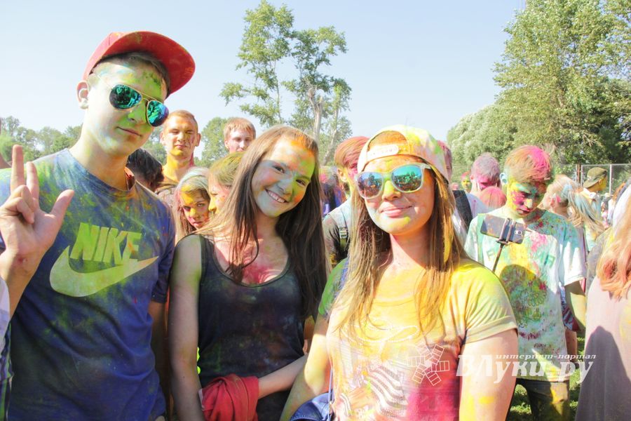 Яркие эмоции «ColorFest» в Великих Луках (ФОТО)