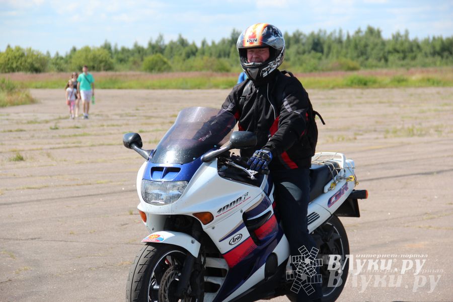 Под Великими Луками прошел второй этап Чемпионата по Drag Racing (фото)