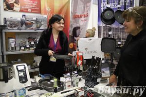 Универсальная выставка проходит в Великих Луках (фото)