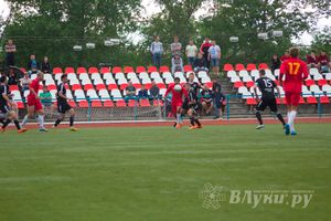 Матчи по футболу в рамках Первенства России проходят в Великих Луках (фото)