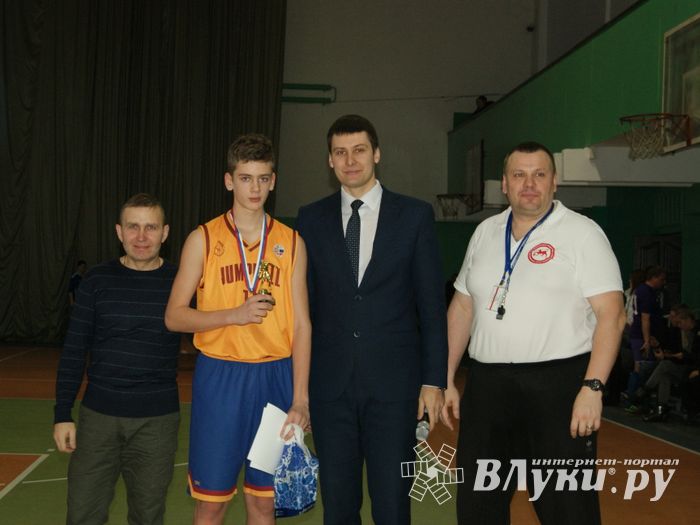 Великолучане завоевали бронзу на Международном турнире по баскетболу (ФОТО)