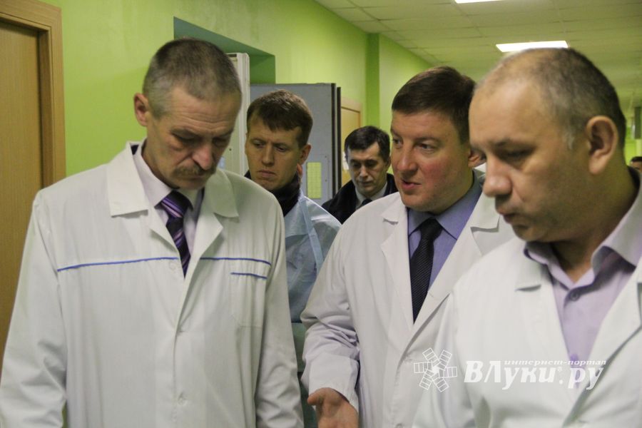 Андрей Турчак велел наладить работу томографа и улучшить вентиляцию в палатах Великолукской межрайонной больницы