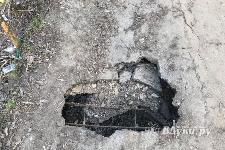 «Дырявый» мост на Винатовского-Тимирязева — ремонта ждать (ФОТО)