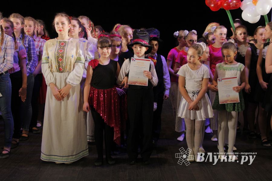 Великие Луки встретили День танца (ФОТО)