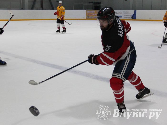 Хоккейные матчи чемпионатов города Великие Луки и Псковской области по хоккею прошли в СОК «Айсберг» (ФОТО)