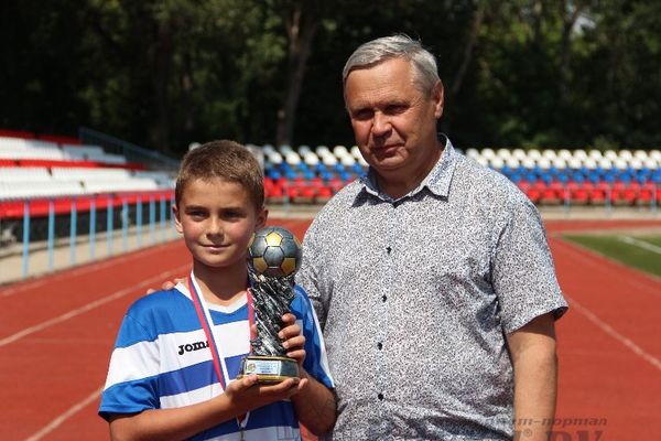 Юные футболисты из Калининграда стали победителями турнира «Локобол» в Великих Луках (фото)