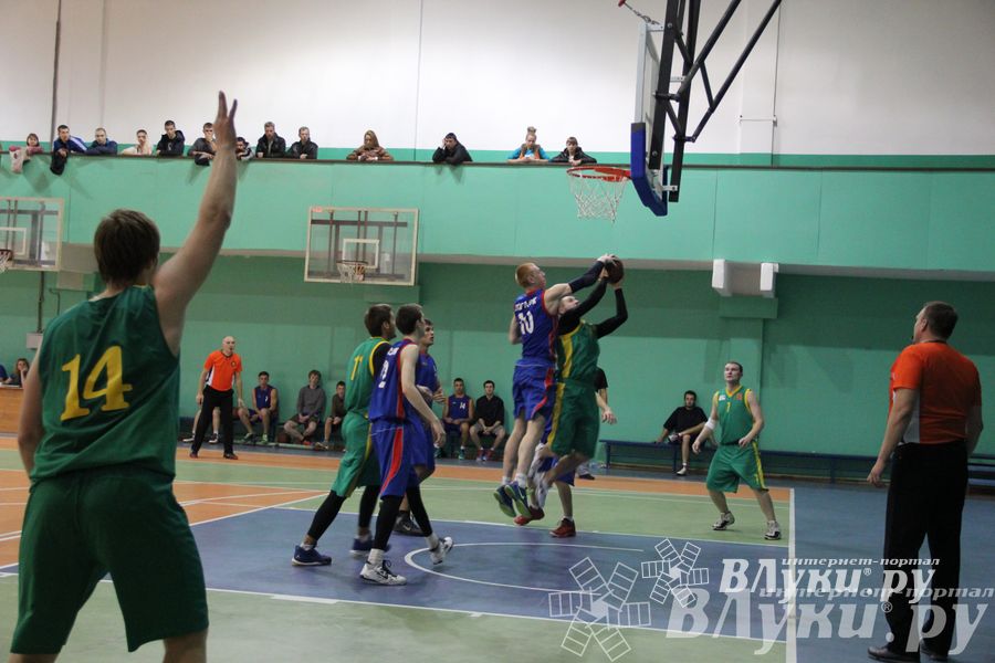 Команда «Экспресс» стала обладательницей Кубка г. Великие Луки по баскетболу