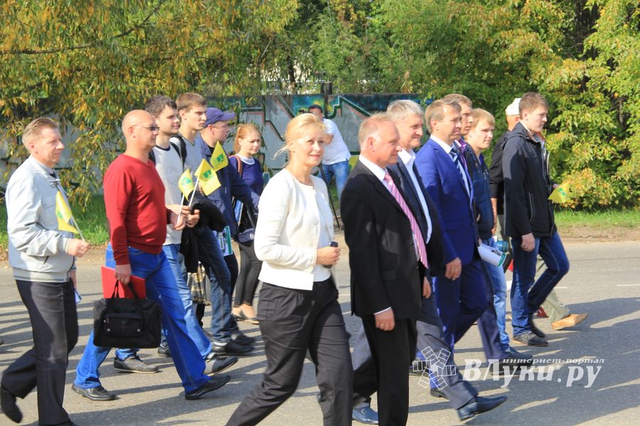 В Великих Луких благоустроили сквер на ул. Жукова (фото)