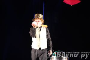 Шоу магических зонтиков и мыльных пузырей увидели юные великолучане