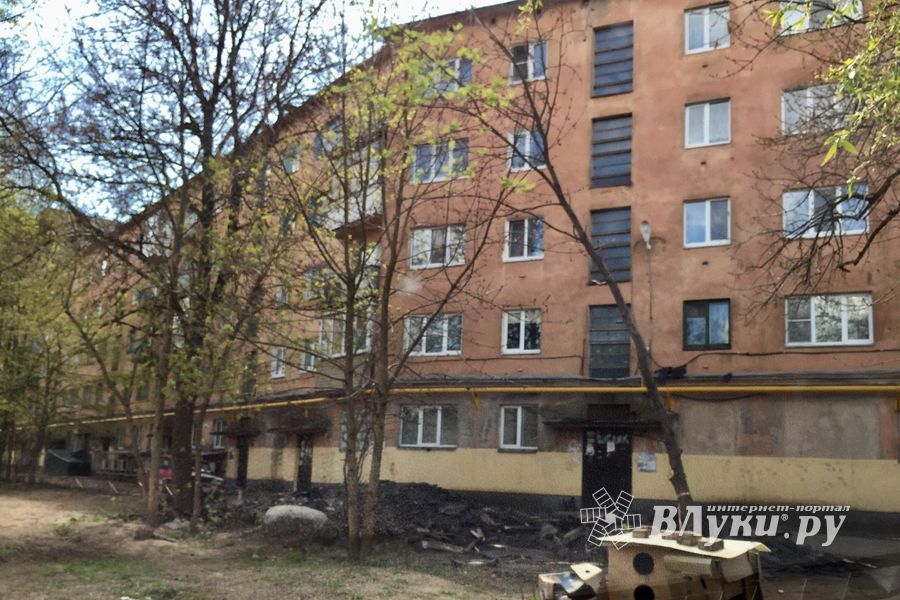 В Великих Луках ремонтируют многоквартирные дома (ФОТО)