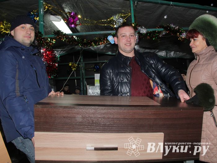 Великие Луки к встрече Нового года готовы (ФОТО)