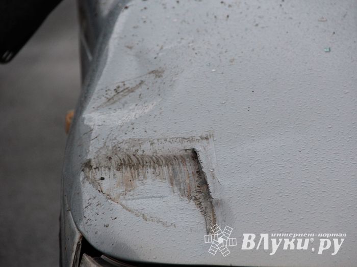 В Великих Луках столкнулись ВАЗ и Газель, есть пострадавшие (ФОТО)