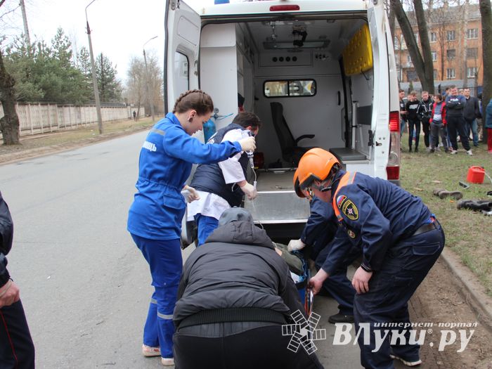 Молодого мужчину с места ДТП на пр-те Гагарина увезла скорая (ФОТО, ВИДЕО)