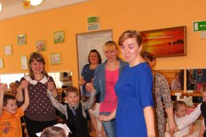 Дети поздравили мам с 8 марта (фото и видео)