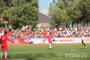  «Луки-Энергия» уступила в домашнем матче петербургской «Звезде» (фото)