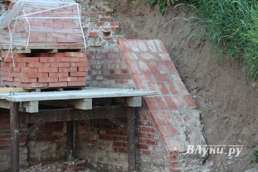 Реконструкция Великолукской крепости продолжается (ФОТО)