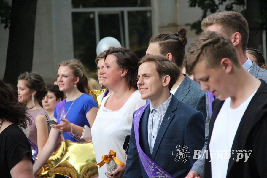 Великолукской «Бригантине» пришлось поплавать под дождём (ФОТО)