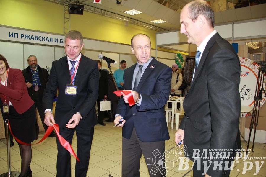 Универсальная выставка малого и среднего бизнеса открылась в Великих Луках (фото)