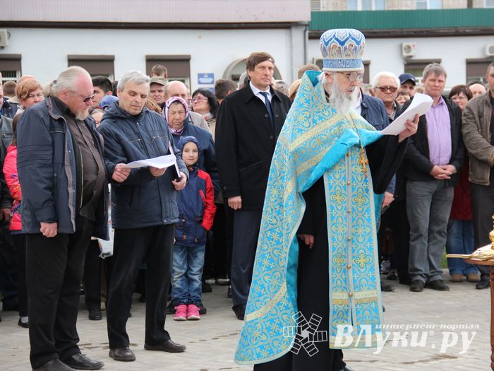 Новую часовню Покрова Богоматери освятили сегодня в заречном районе Великих Лук (ФОТО)