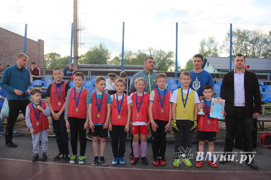 В Великих Луках прошёл Чемпионат по дворовому футболу (ФОТО)