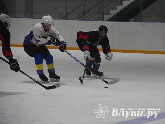 В Великих Луках сторатовал Открытый Чемпионат города по хоккею (ФОТО)