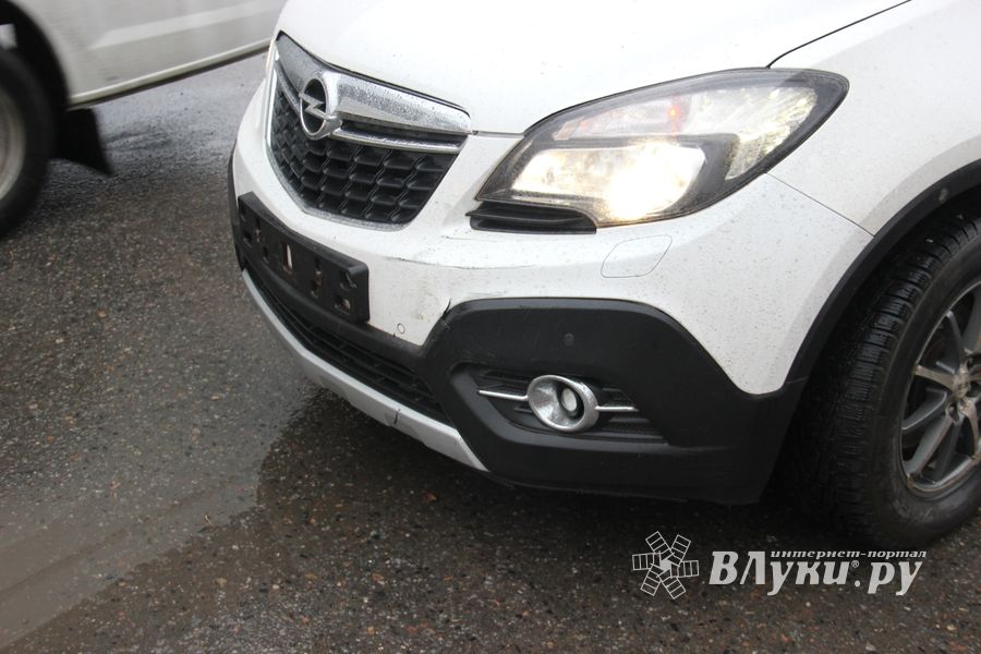 ДТП на проспекте Гагарина в Великих Луках (ФОТО)