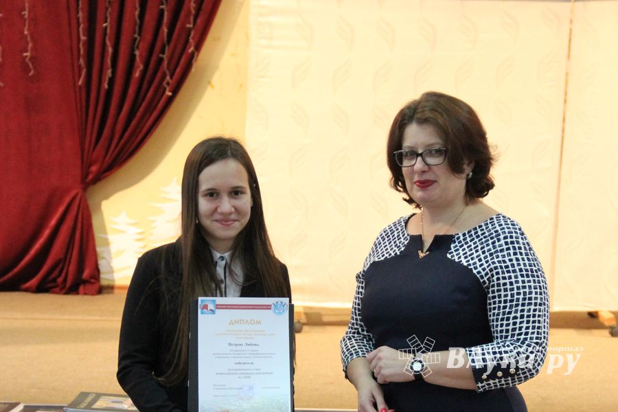 В Великих Луках наградили самых умных школьников 