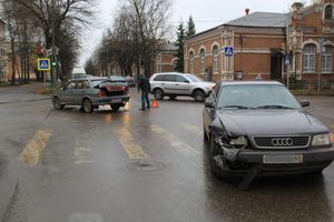 ​В районе Смоленского рынка произошли два ДТП (ФОТО)
